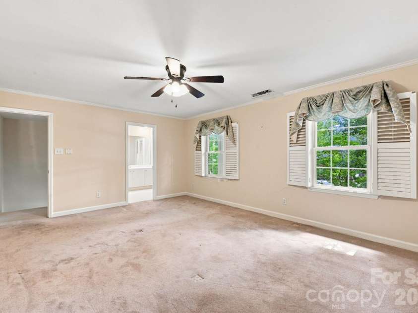 3528 Broadfield Road, Charlotte, NC 28226.  MLS# CAR4414169, YatesRealty ID 45883. 