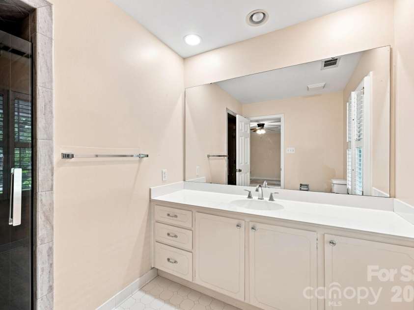 3528 Broadfield Road, Charlotte, NC 28226.  MLS# CAR4414169, YatesRealty ID 45883. 