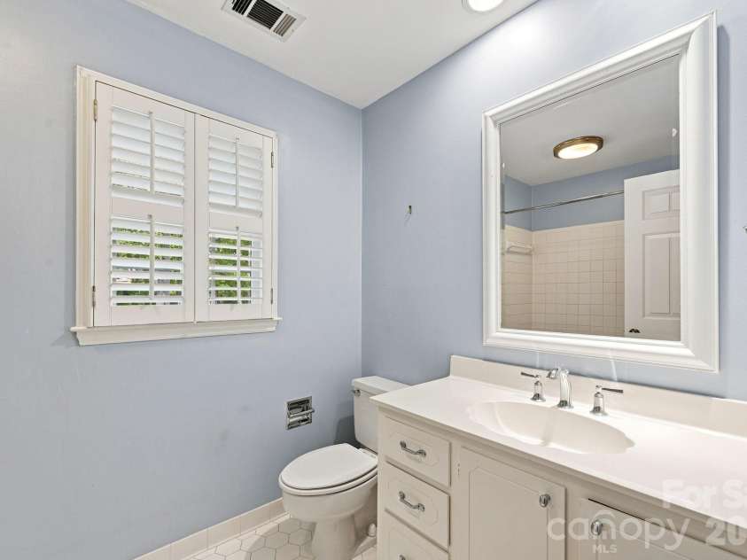 3528 Broadfield Road, Charlotte, NC 28226.  MLS# CAR4414169, YatesRealty ID 45883. 