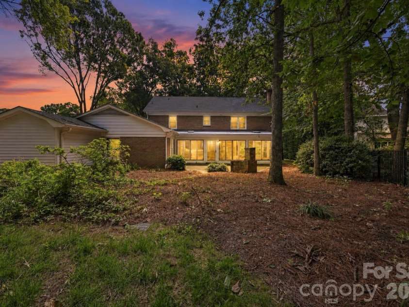 3528 Broadfield Road, Charlotte, NC 28226.  MLS# CAR4414169, YatesRealty ID 45883. 