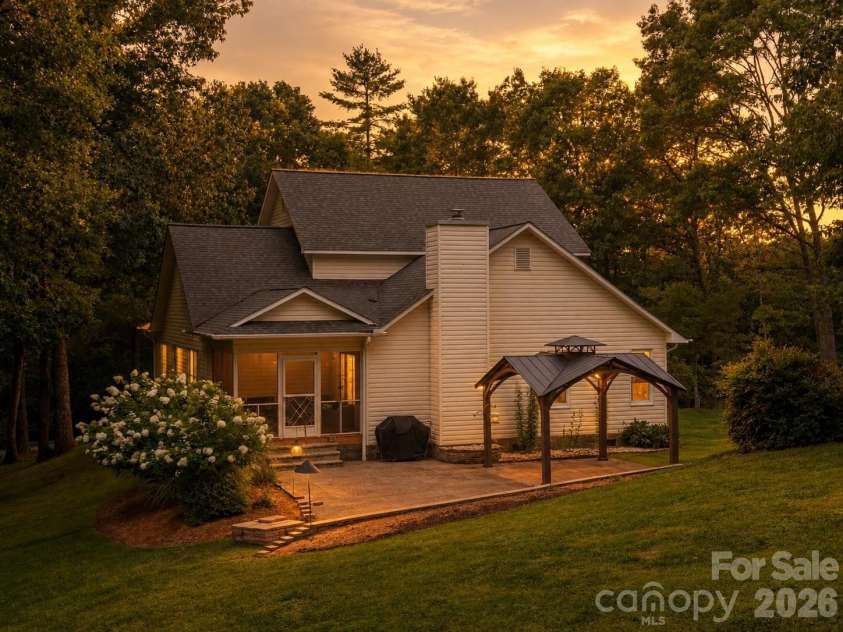 48 Main Trace, Franklin, NC 28734.  MLS# CAR4414128, YatesRealty ID 45884. 