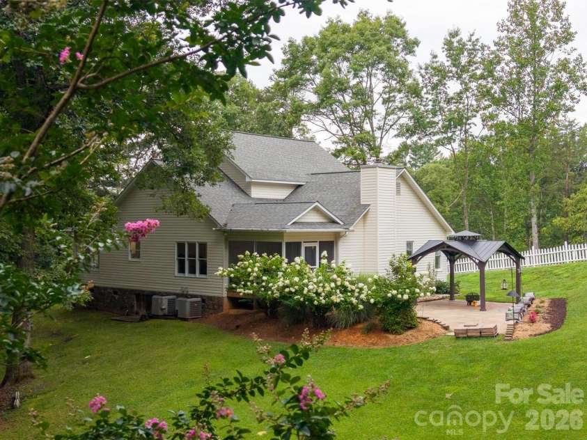 48 Main Trace, Franklin, NC 28734.  MLS# CAR4414128, YatesRealty ID 45884. 
