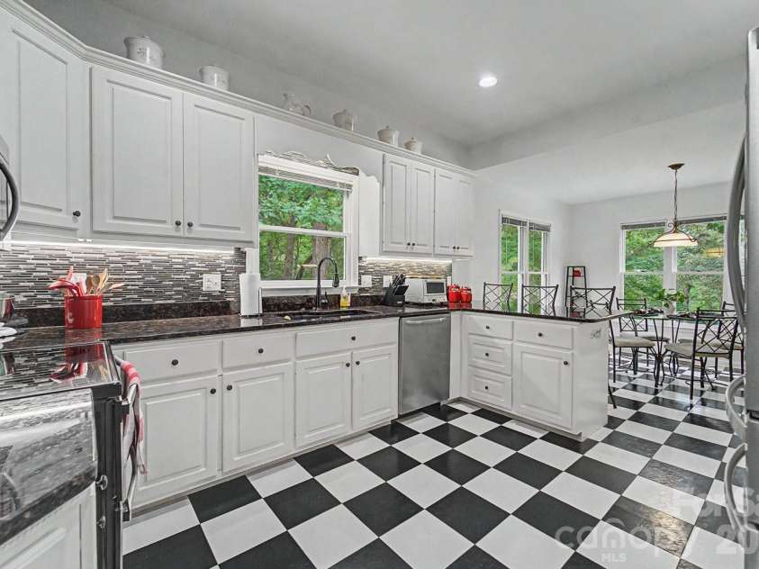 48 Main Trace, Franklin, NC 28734.  MLS# CAR4414128, YatesRealty ID 45884. 
