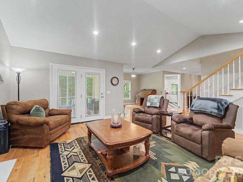 48 Main Trace, Franklin, NC 28734.  MLS# CAR4414128, YatesRealty ID 45884. 