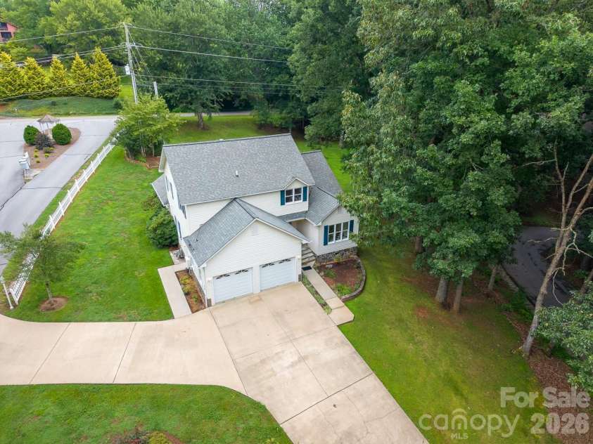 48 Main Trace, Franklin, NC 28734.  MLS# CAR4414128, YatesRealty ID 45884. 