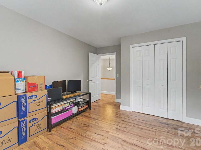 48 Main Trace, Franklin, NC 28734.  MLS# CAR4414128, YatesRealty ID 45884. Guest room