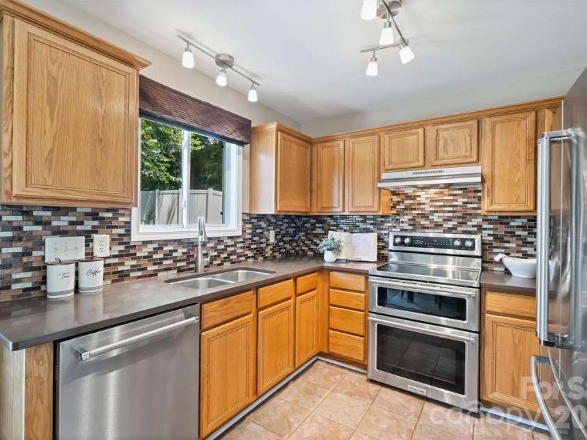5300 Silabert Avenue, Charlotte, NC 28205.  MLS# CAR4413666, YatesRealty ID 45885. 