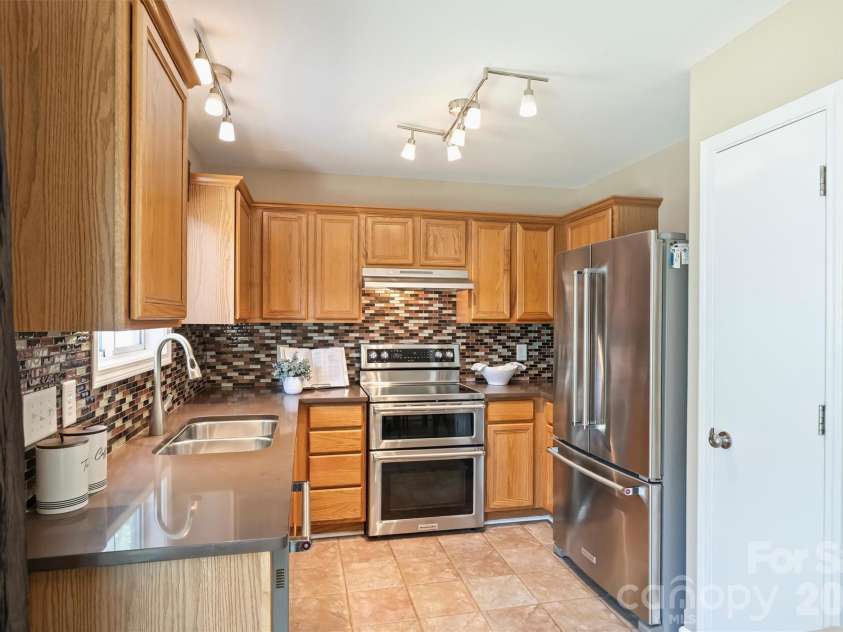 5300 Silabert Avenue, Charlotte, NC 28205.  MLS# CAR4413666, YatesRealty ID 45885. 
