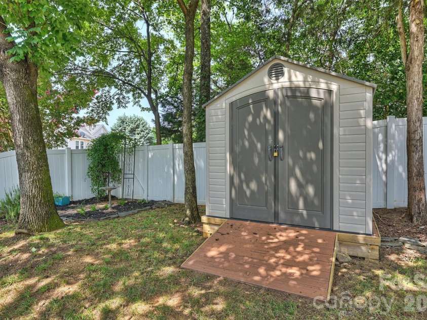 5300 Silabert Avenue, Charlotte, NC 28205.  MLS# CAR4413666, YatesRealty ID 45885. 