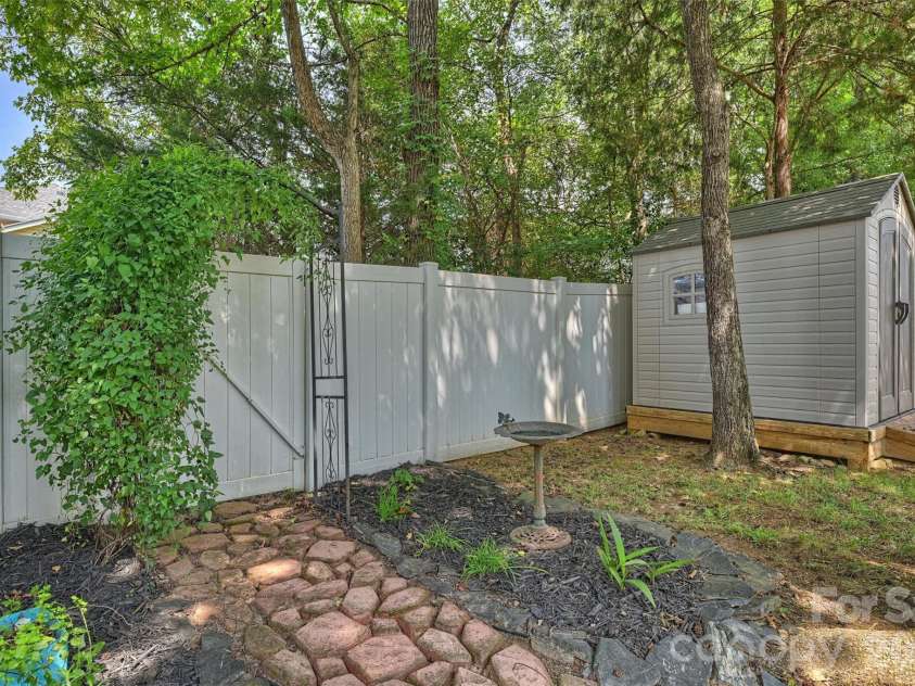 5300 Silabert Avenue, Charlotte, NC 28205.  MLS# CAR4413666, YatesRealty ID 45885. 