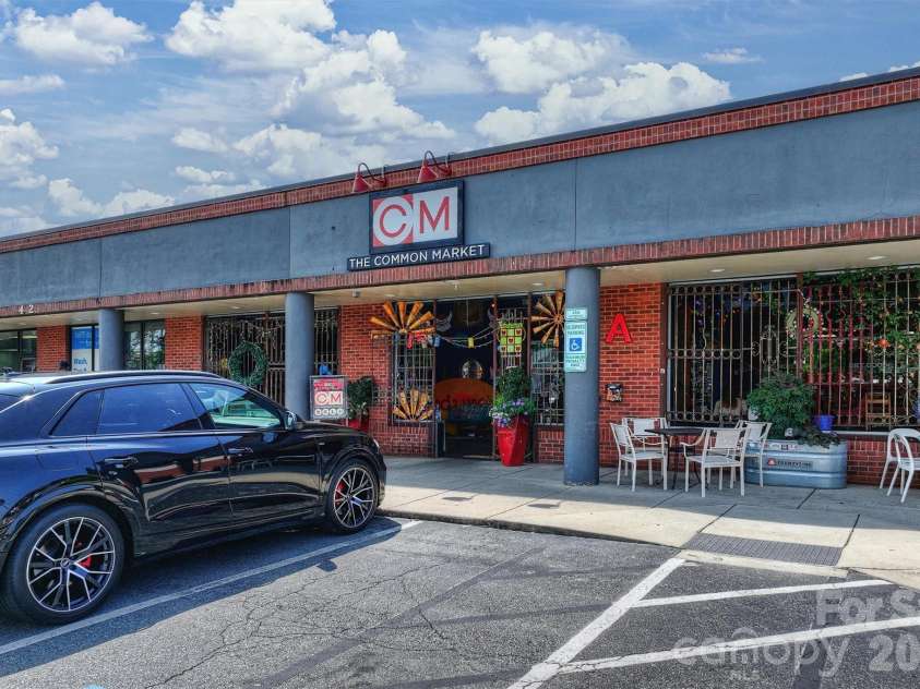 5300 Silabert Avenue, Charlotte, NC 28205.  MLS# CAR4413666, YatesRealty ID 45885. 