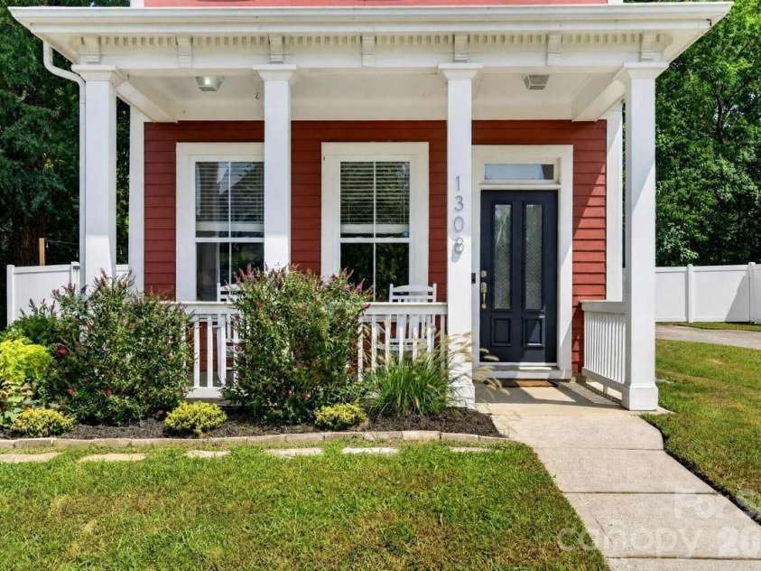 1308 Rising Oak Drive, Charlotte, NC 28206.  MLS# CAR4413620, YatesRealty ID 45886. 