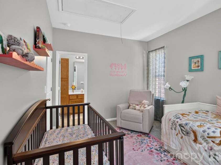 1308 Rising Oak Drive, Charlotte, NC 28206.  MLS# CAR4413620, YatesRealty ID 45886. 