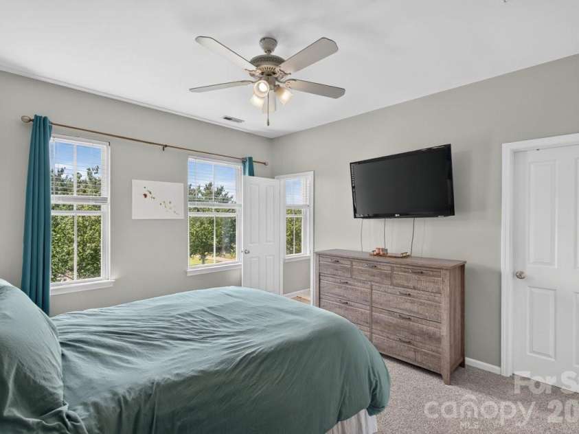 1308 Rising Oak Drive, Charlotte, NC 28206.  MLS# CAR4413620, YatesRealty ID 45886. 