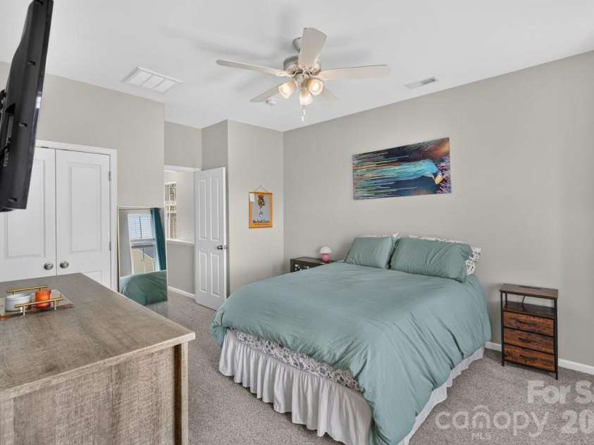 1308 Rising Oak Drive, Charlotte, NC 28206.  MLS# CAR4413620, YatesRealty ID 45886. 