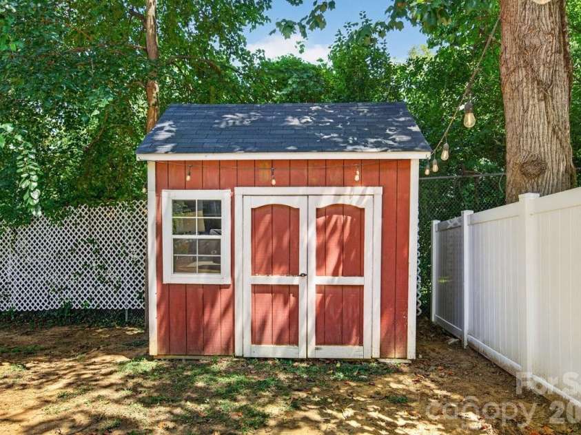 1308 Rising Oak Drive, Charlotte, NC 28206.  MLS# CAR4413620, YatesRealty ID 45886. 