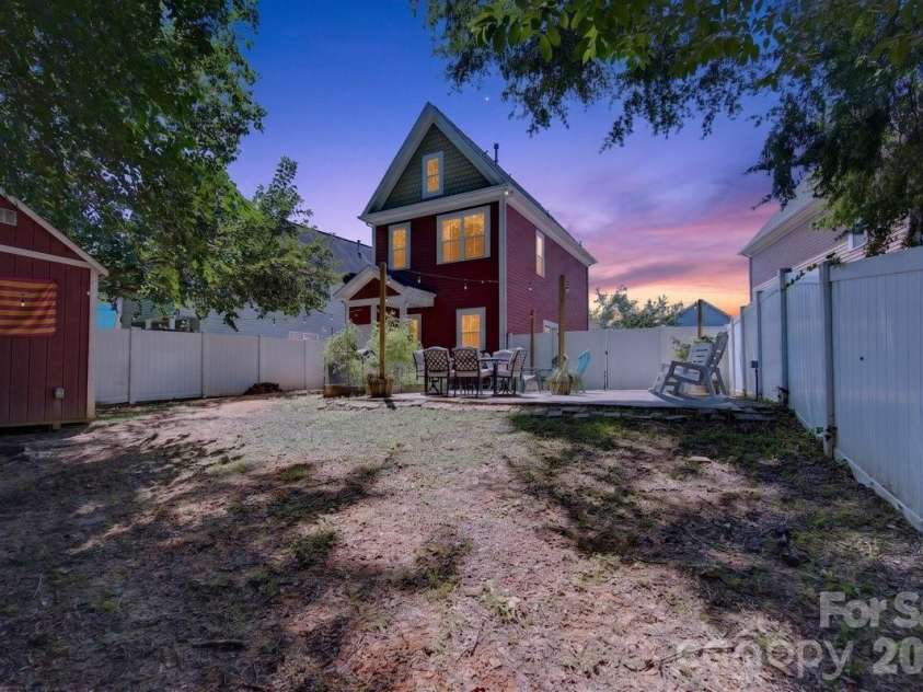 1308 Rising Oak Drive, Charlotte, NC 28206.  MLS# CAR4413620, YatesRealty ID 45886. 