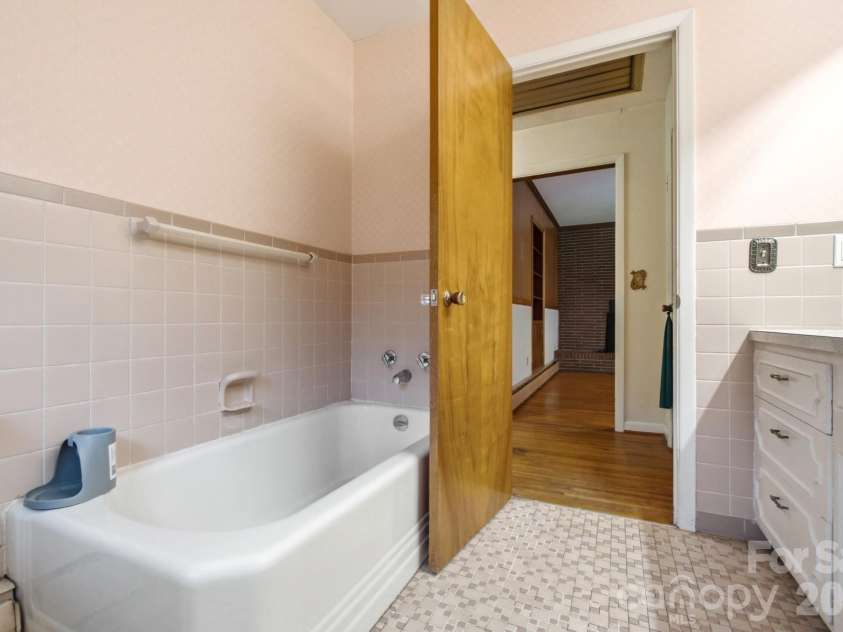 406 Town Street, Landis, NC 28088.  MLS# CAR4413527, YatesRealty ID 45888. 