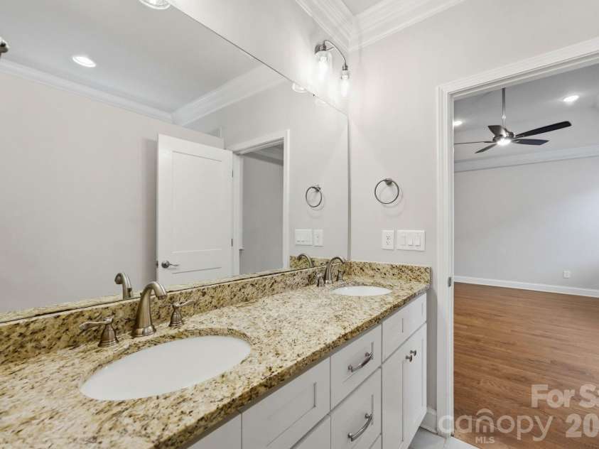 6103 Gold Springs Way, Denver, NC 28037.  MLS# CAR4413485, YatesRealty ID 45889. Primary Ensuite