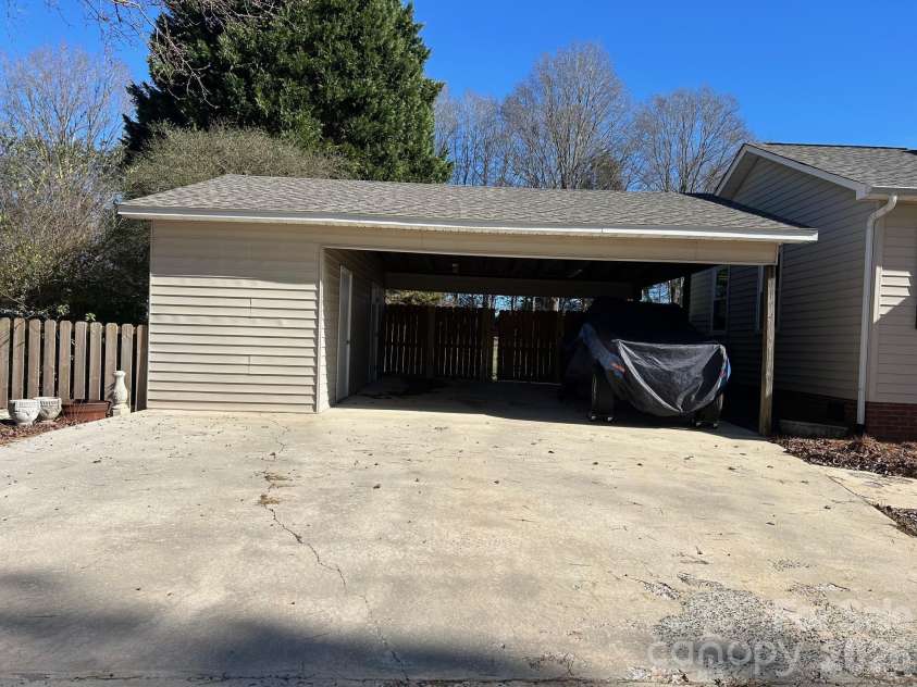 564 Shiloh Road, York, SC 29745.  MLS# CAR4326166, YatesRealty ID 4589. 