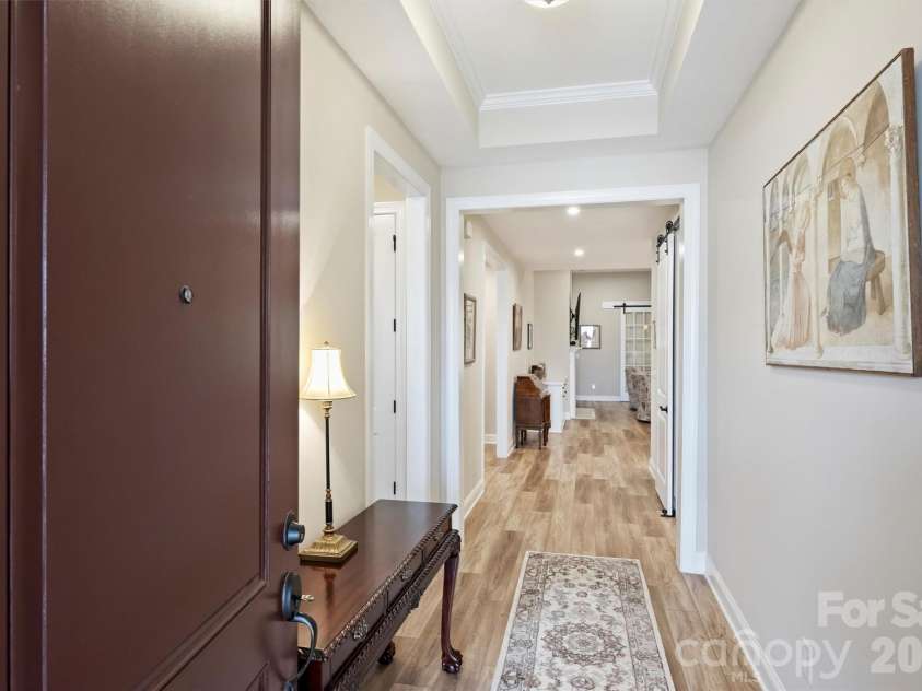 9610 Cresswind Boulevard, Charlotte, NC 28215.  MLS# CAR4332895, YatesRealty ID 4589. 