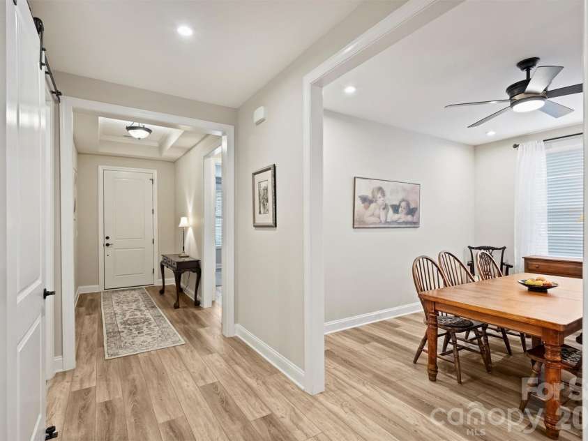 9610 Cresswind Boulevard, Charlotte, NC 28215.  MLS# CAR4332895, YatesRealty ID 4589. 