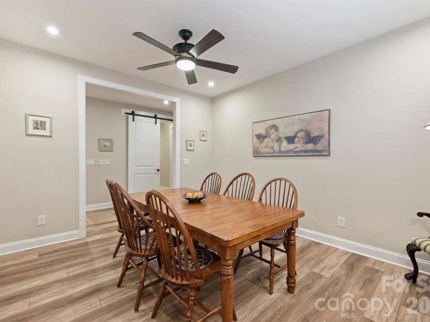 9610 Cresswind Boulevard, Charlotte, NC 28215.  MLS# CAR4332895, YatesRealty ID 4589. 