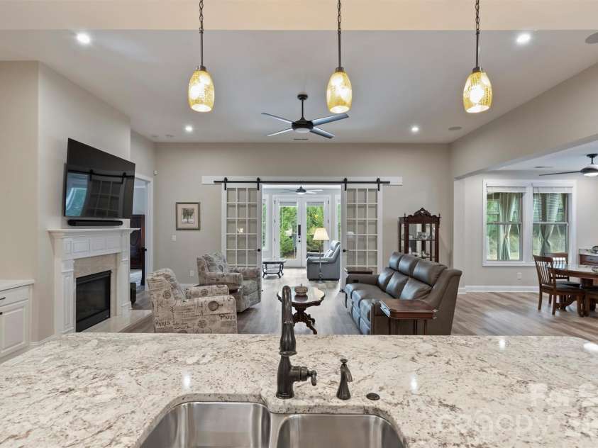 9610 Cresswind Boulevard, Charlotte, NC 28215.  MLS# CAR4332895, YatesRealty ID 4589. 