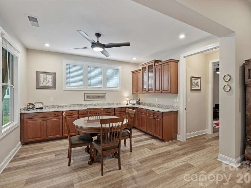 9610 Cresswind Boulevard, Charlotte, NC 28215.  MLS# CAR4332895, YatesRealty ID 4589. 