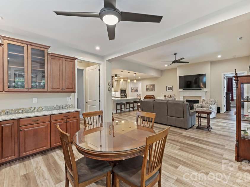 9610 Cresswind Boulevard, Charlotte, NC 28215.  MLS# CAR4332895, YatesRealty ID 4589. 