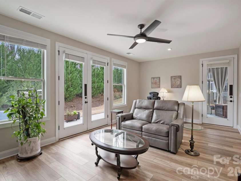 9610 Cresswind Boulevard, Charlotte, NC 28215.  MLS# CAR4332895, YatesRealty ID 4589. 