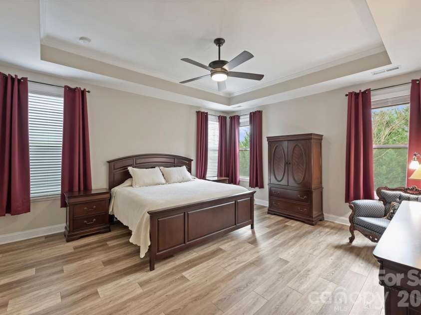 9610 Cresswind Boulevard, Charlotte, NC 28215.  MLS# CAR4332895, YatesRealty ID 4589. 