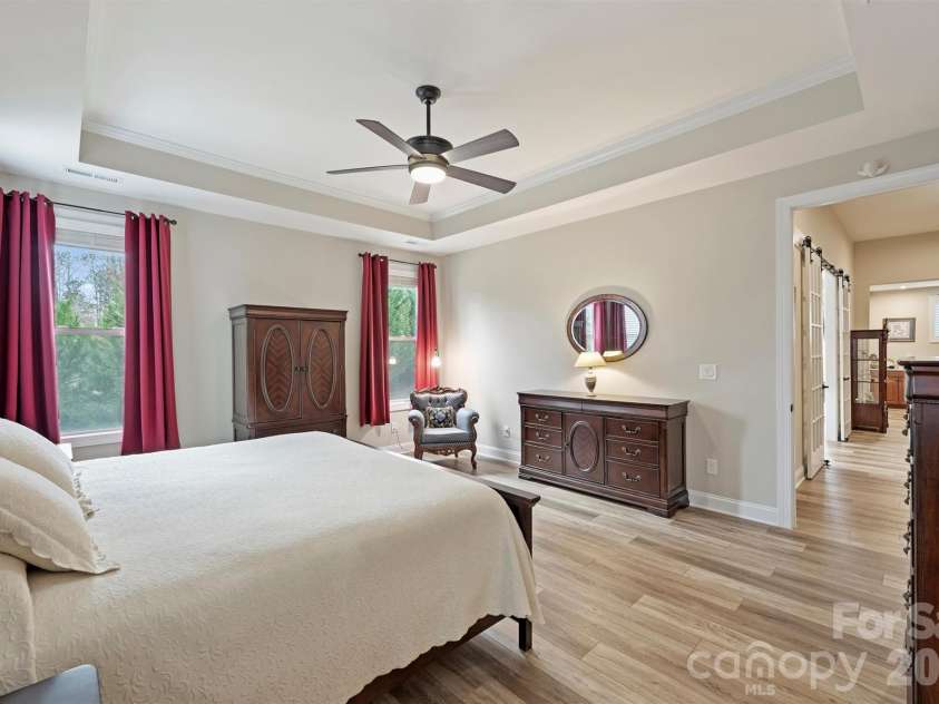 9610 Cresswind Boulevard, Charlotte, NC 28215.  MLS# CAR4332895, YatesRealty ID 4589. 