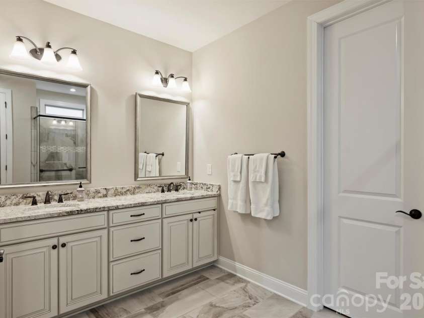 9610 Cresswind Boulevard, Charlotte, NC 28215.  MLS# CAR4332895, YatesRealty ID 4589. 