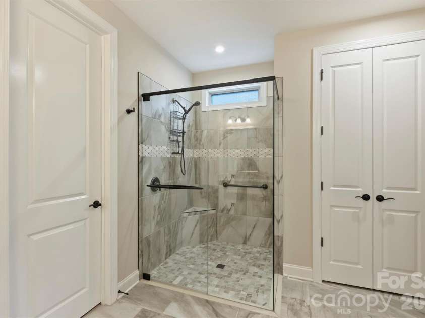 9610 Cresswind Boulevard, Charlotte, NC 28215.  MLS# CAR4332895, YatesRealty ID 4589. 