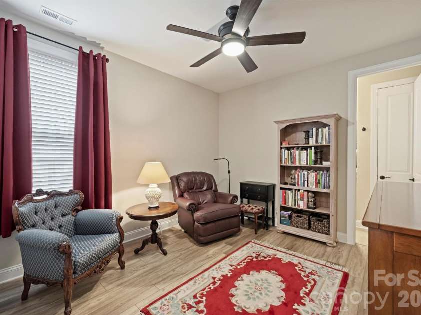 9610 Cresswind Boulevard, Charlotte, NC 28215.  MLS# CAR4332895, YatesRealty ID 4589. 