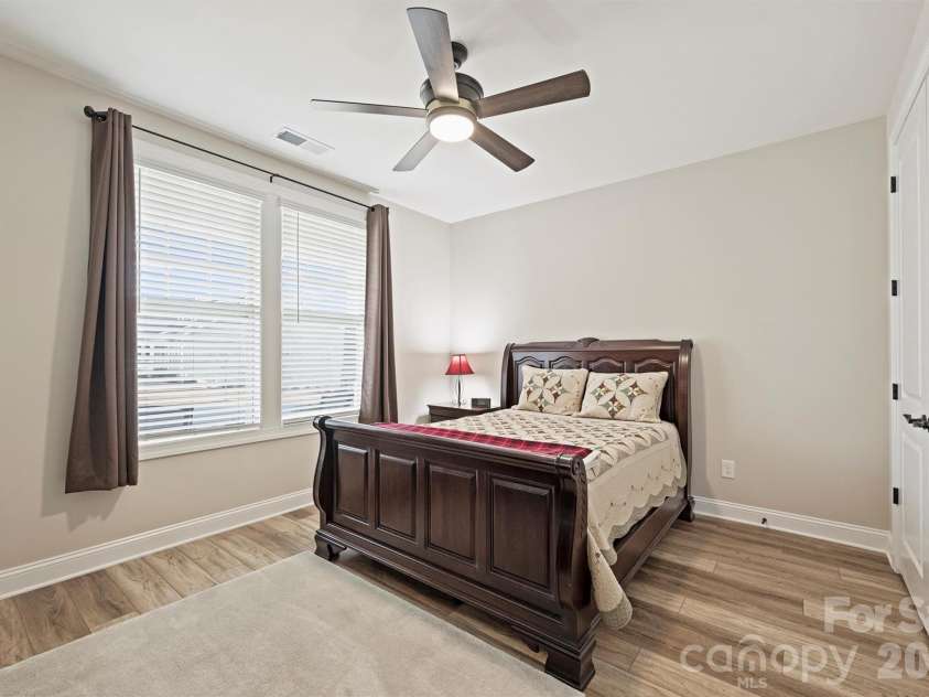 9610 Cresswind Boulevard, Charlotte, NC 28215.  MLS# CAR4332895, YatesRealty ID 4589. 