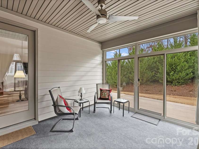 9610 Cresswind Boulevard, Charlotte, NC 28215.  MLS# CAR4332895, YatesRealty ID 4589. 