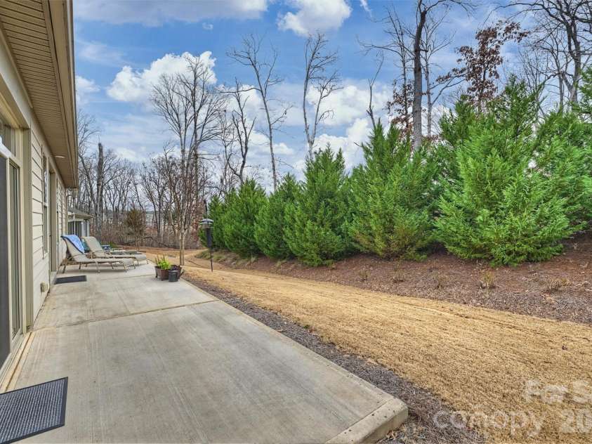 9610 Cresswind Boulevard, Charlotte, NC 28215.  MLS# CAR4332895, YatesRealty ID 4589. 