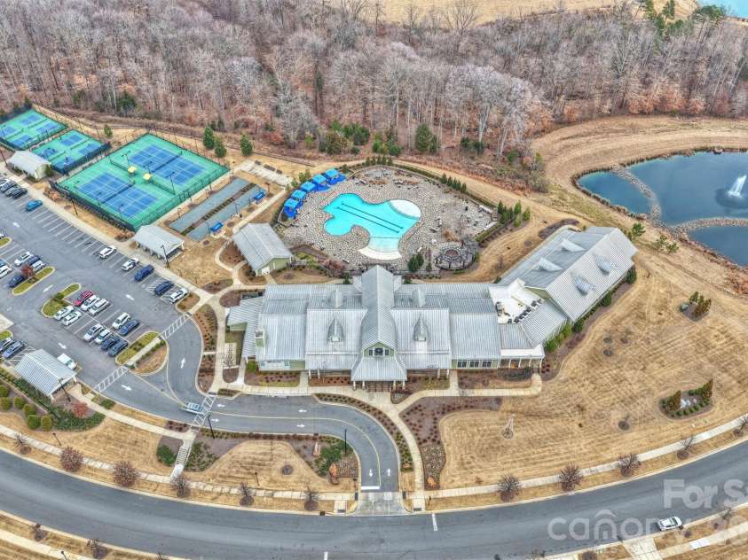 9610 Cresswind Boulevard, Charlotte, NC 28215.  MLS# CAR4332895, YatesRealty ID 4589. 