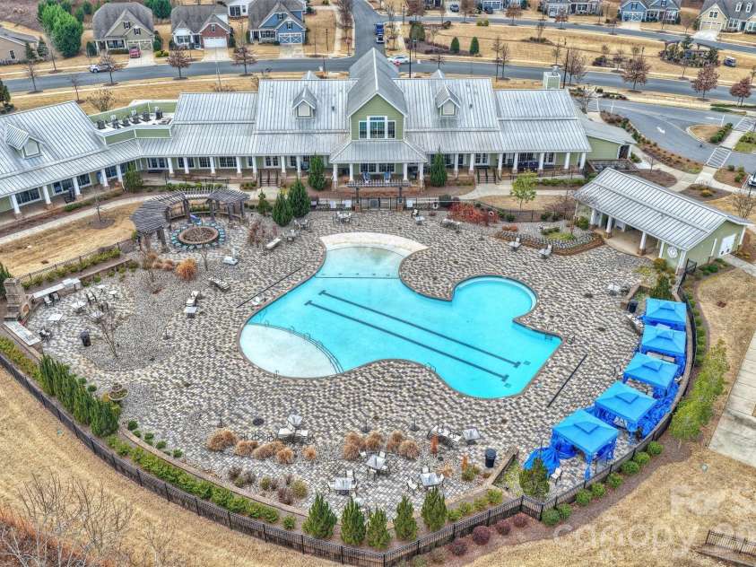 9610 Cresswind Boulevard, Charlotte, NC 28215.  MLS# CAR4332895, YatesRealty ID 4589. 