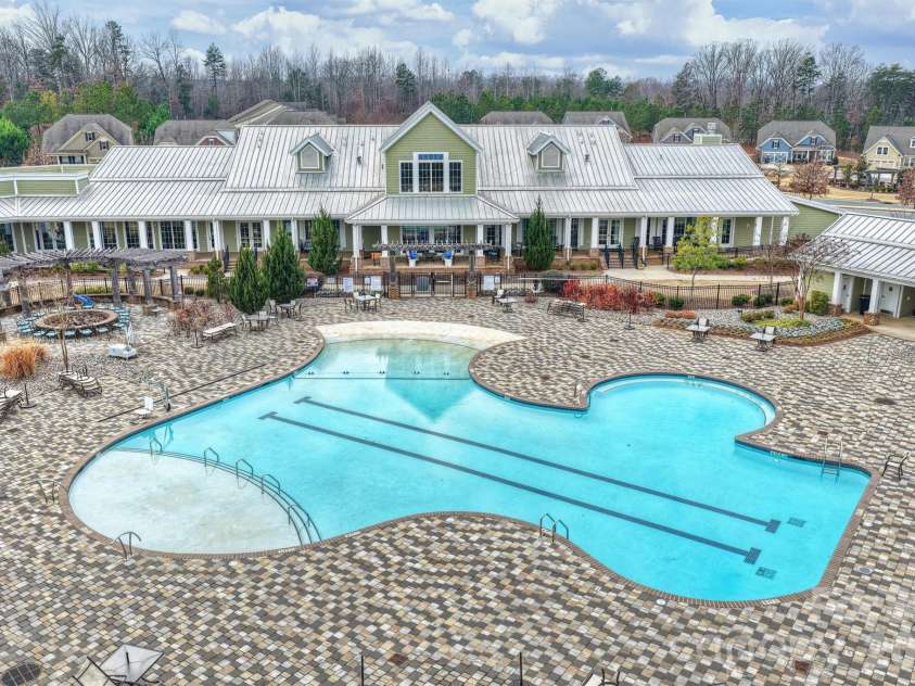 9610 Cresswind Boulevard, Charlotte, NC 28215.  MLS# CAR4332895, YatesRealty ID 4589. 