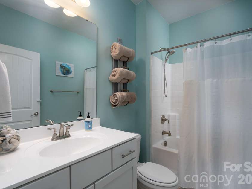 157 Wylie Trail, Statesville, NC 28677.  MLS# CAR4412962, YatesRealty ID 45893. Bathroom 2