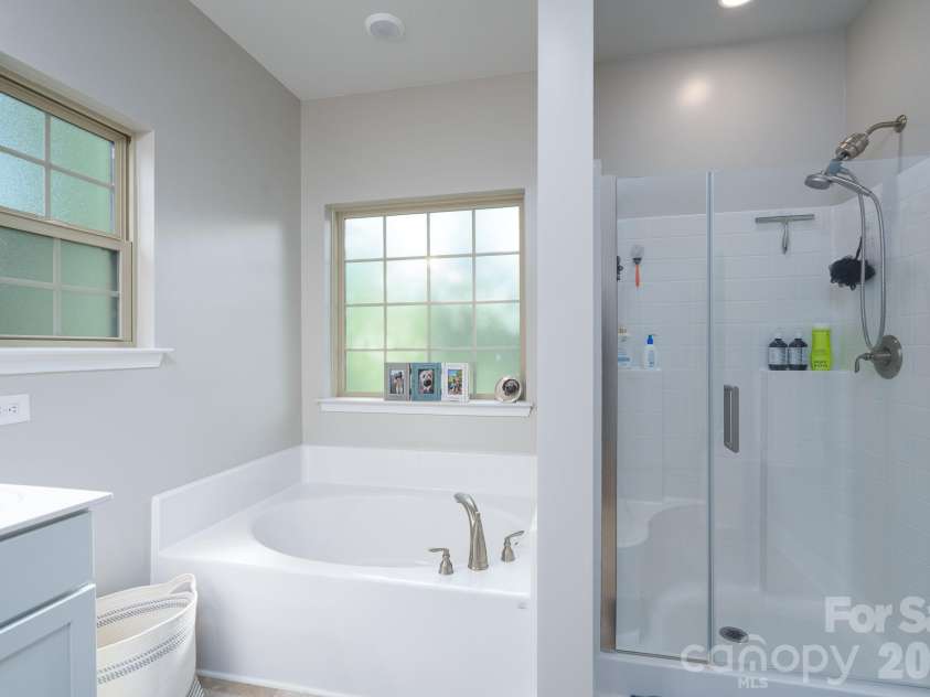 157 Wylie Trail, Statesville, NC 28677.  MLS# CAR4412962, YatesRealty ID 45893. Primary Bathroom