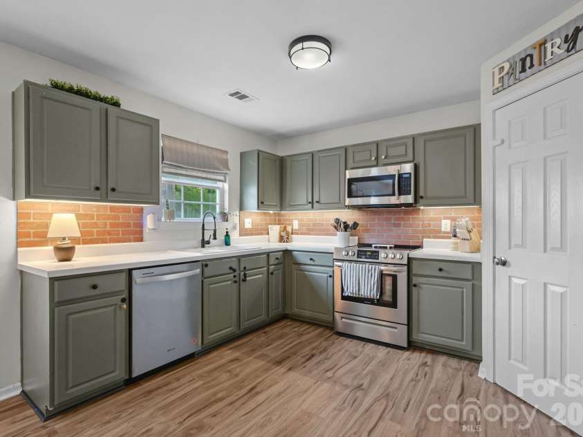 127 Elba Drive, Mooresville, NC 28115.  MLS# CAR4412801, YatesRealty ID 45897. 