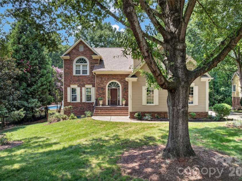 10552 Providence Arbours Drive, Charlotte, NC 28270.  MLS# CAR4412514, YatesRealty ID 45898. 