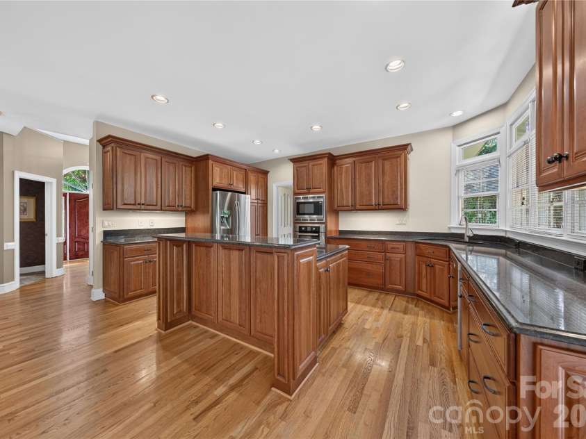 10552 Providence Arbours Drive, Charlotte, NC 28270.  MLS# CAR4412514, YatesRealty ID 45898. 