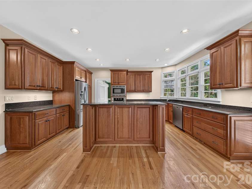 10552 Providence Arbours Drive, Charlotte, NC 28270.  MLS# CAR4412514, YatesRealty ID 45898. 
