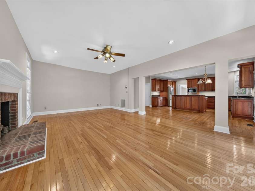 10552 Providence Arbours Drive, Charlotte, NC 28270.  MLS# CAR4412514, YatesRealty ID 45898. 