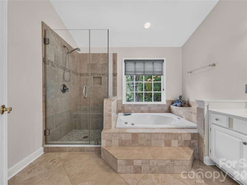 10552 Providence Arbours Drive, Charlotte, NC 28270.  MLS# CAR4412514, YatesRealty ID 45898. 